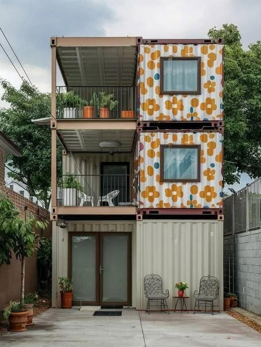 MAN BUILT HIS DREAM HOME FROM 11 SHIPPING CONTAINERS - Weveryday Stories